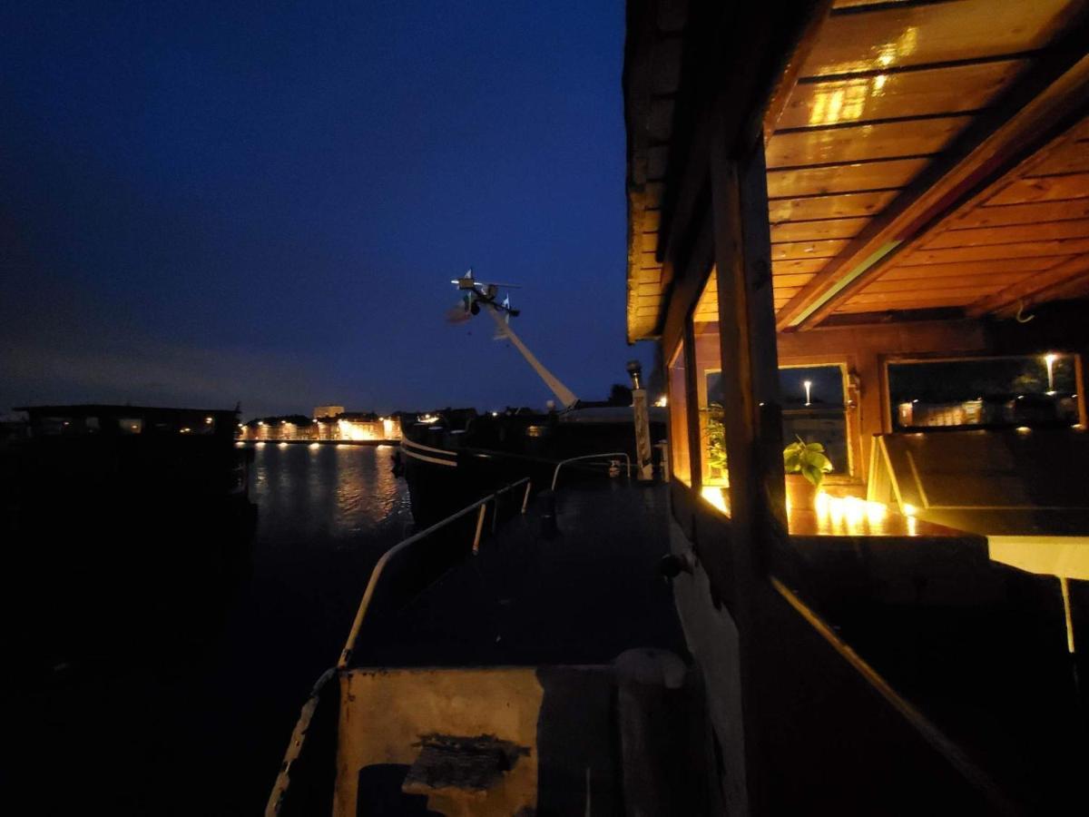 Peniche "Louise Michel" Sejournez Dans L'Appartement Du Capitaine, Offrez Vous Une Experience Inoubliable Au Fil De L'Eau Douai Eksteriør billede